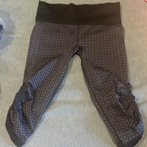 Lululemon capri leggings - Picture 2 of 3